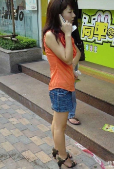 地铁口美女如云