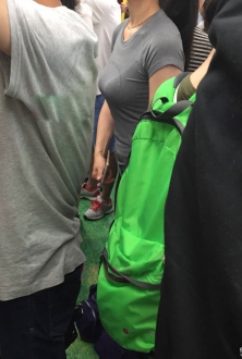 发现丰满漂亮的熟女姐姐