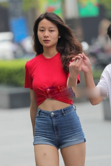 长腿翘臀美眉