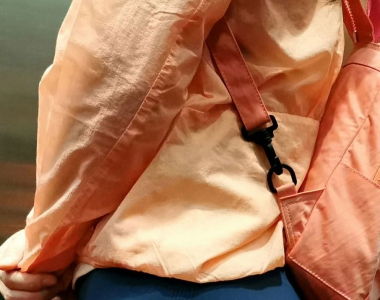 街拍蓝色紧身运动裤美臀美女图片