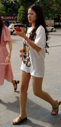 街拍白色短袖美女写真