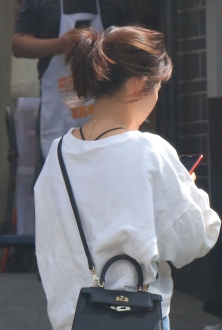 成都太古里牛仔美少妇