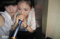 青春动人可爱迷人的美少妇