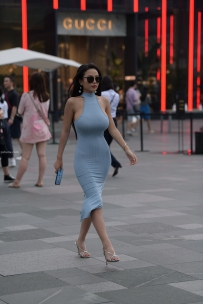 前凸后翘极品身材性感美女