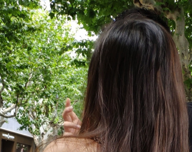 吊带长裙美女迷人背影