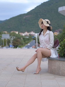 3842透映的白色衬衫美女高清原图290p