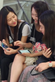 姐妹们聊天真开心