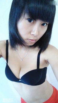 美少妇黑色内衣自拍