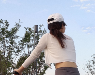 街拍共享自行车美臀美女