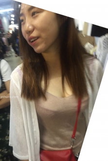 街拍白色九分袖开衫休闲服饰美女图片
