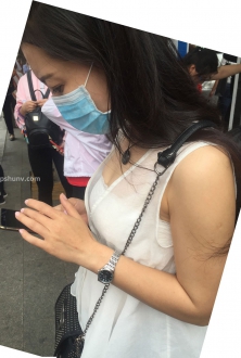 街拍吊带连衣裙美女图片