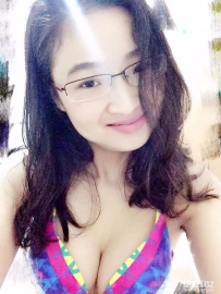 眼镜美女性感内衣