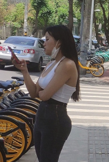 买早餐偷拍到的翘臀美少妇