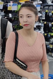街拍粉色系美女穿搭