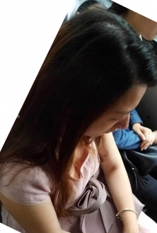 粉色长裙美女姐姐现身街头,清新减龄