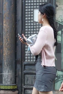 街拍灰色系美女穿搭