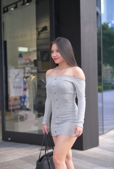 与美女邀约周六的户外活动逛街爬山