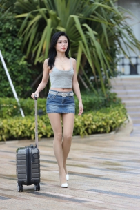 蓝色泳装美女三亚旅拍