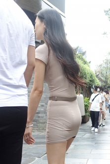 街拍丰满连衣裙美少妇写真