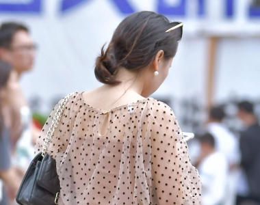 高清精美街拍长裙女神：越看越好看，越看越喜欢，爱了