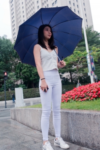 小棠紧身白裤高清写真