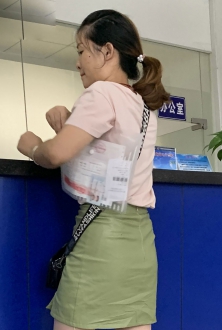 办事大厅等待的太久啦，人家都犯困了